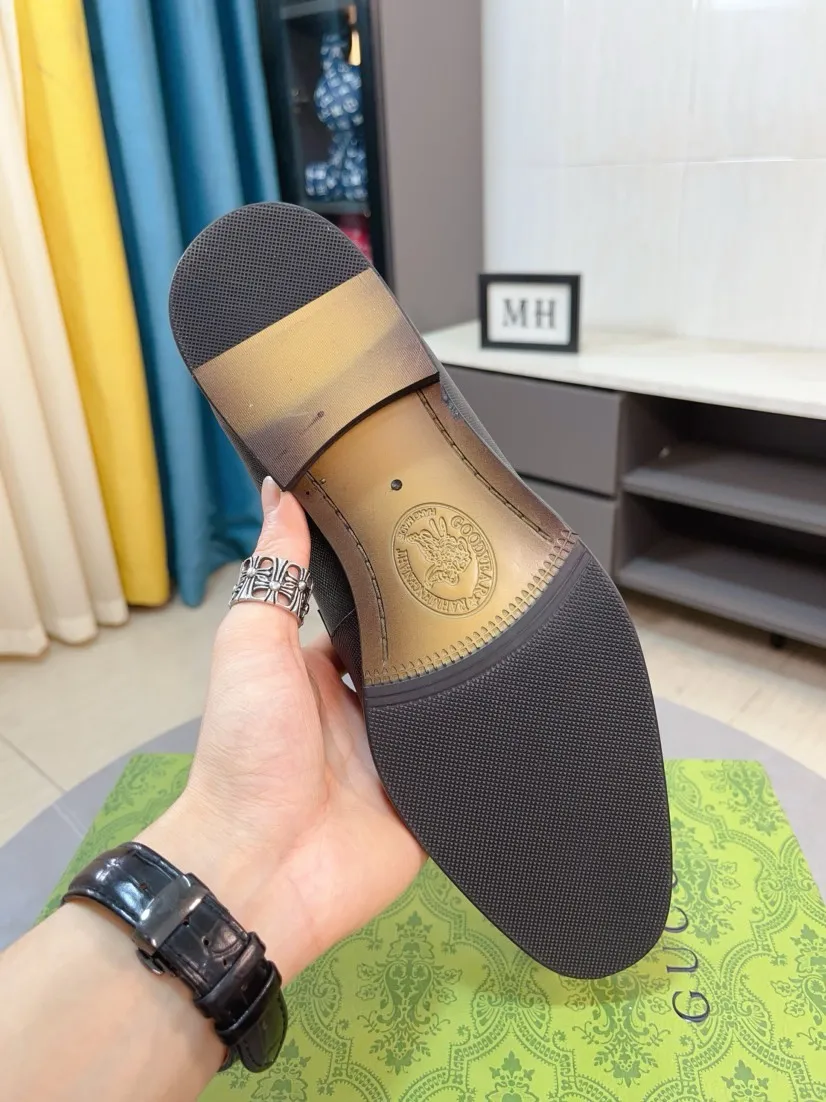 Men's shoes 💰500🌹🌹[GUCCI Gucci] A new style of formal men's leather shoes is coming ~ The original quality upper is made of Italian cowhide➕The leather is soft and delicate, comfortable and soft. The top layer of genuine leather, rubber wear-resistant outsole, the shoe shape is dignified and domineering, and the luxury charm is not concealed! The natural and free nouveau riche leads the trend. Code number: 38-44